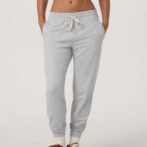 Vuori heather grey women’s Joggers